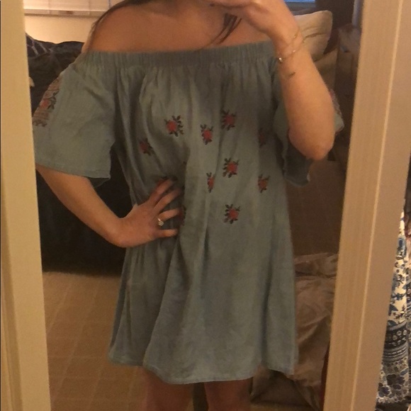 NWOT Off the shoulder Chambray Mini Dress - Picture 3 of 7